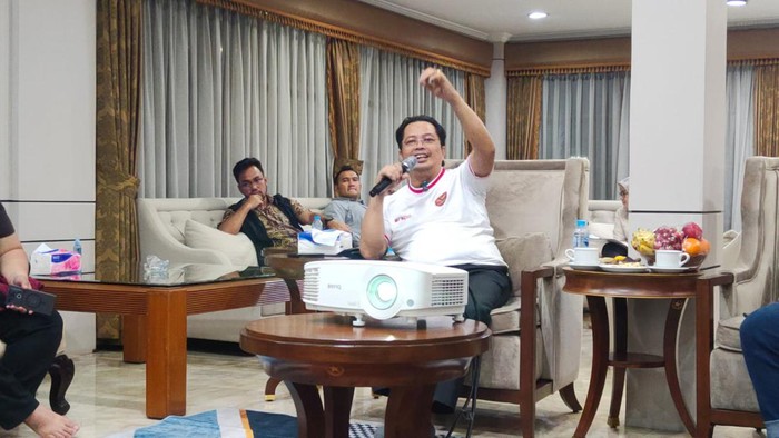 Wakil Ketua DPD RI Mahyudin menggelar nobar Timnas Indonesia U-23 melawan Korea Selatan pada laga perempatfinal Piala Asia U-23 2024. Dia mengapresiasi Garuda Muda.