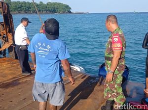 Mobil Ditumpangi Pasutri Tercebur ke Laut Saat Keluar Kapal di Padangbai Mobil Ditumpangi Pasutri Tercebur ke Laut Saat Keluar Kapal di Padangbai