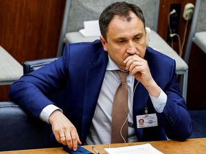 Menteri Ukraina Ditahan Atas Dugaan Korupsi Menteri Ukraina Ditahan Atas Dugaan Korupsi