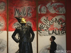 Makna Patung Petruk Berwajah Emas Karya Butet Kartaredjasa