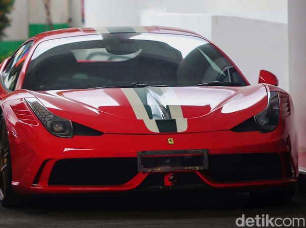 Penampakan Dua Ferrari Harvey Moeis yang Disita Kejagung