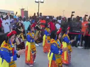 Timnas Indonesia Ukir Sejarah, Suporter Kita Pamerkan Budaya