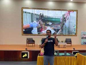 Pria Ini Sulap Limbah Jadi Paving Block cs, Omzetnya Ratusan Juta!