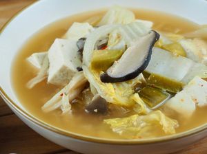 Resep Sup Miso Tahu dan Sayuran, Berkuah Gurih Bening Untuk Makan Malam Resep Sup Miso Tahu dan Sayuran, Berkuah Gurih Bening Untuk Makan Malam