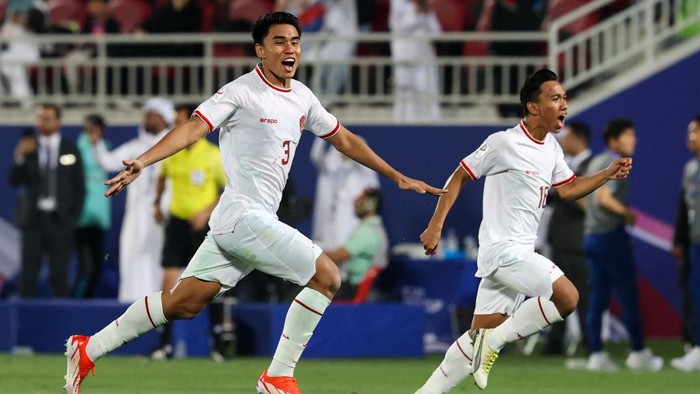 DOHA, QATAR - APRIL 25: Players of Indonesia celebrate the victory after the AFC U23 Asian Cup Quarter Final match between South Korea and Indonesia at Abdullah Bin Khalifa Stadium on April 25, 2024 in Doha, Qatar. (Photo by Zhizhao Wu/Getty Images)