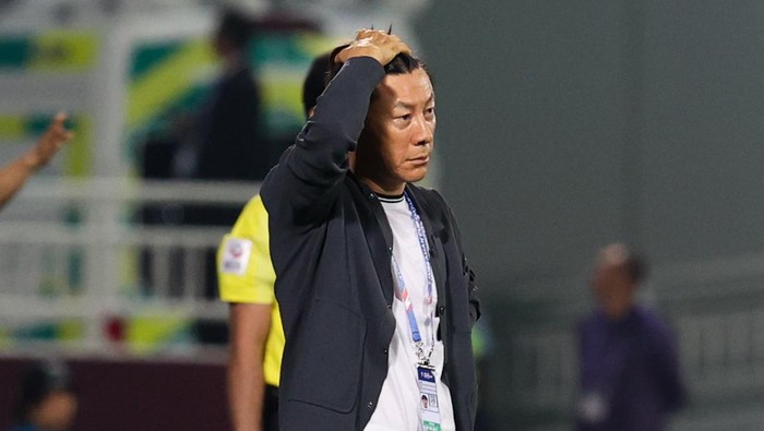 DOHA, QATAR - APRIL 25: Shin Tae Yong coach of Indonesia reacts during the AFC U23 Asian Cup Quarter Final match between South Korea and Indonesia at Abdullah Bin Khalifa Stadium on April 25, 2024 in Doha, Qatar. (Photo by Zhizhao Wu/Getty Images)