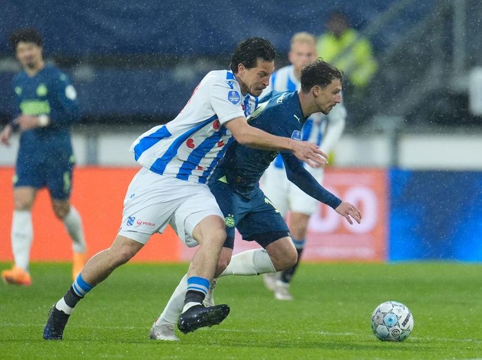 HEERENVEEN, NETHERLANDS - APRIL 25: (L-R) Thom Haye of SC Heerenveen, Olivier Boscagli of PSV during the Dutch Eredivisie  match between SC Heerenveen v PSV at the Abe Lenstra Stadium on April 25, 2024 in Heerenveen Netherlands (Photo by Photo Prestige/Soccrates/Getty Images)