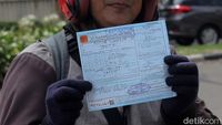 Tilang Manual Kendaraan Bermotor di Bundaran HI