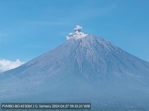 Gunung Semeru Erupsi