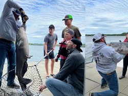 Deretan Ikan Lele Raksasa yang Berhasil Ditangkap