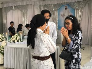 Istri Joko Pinurbo Cerita Mendiang Suaminya: Sederhana, Tidak Neko-neko Istri Joko Pinurbo Cerita Mendiang Suaminya: Sederhana, Tidak Neko-neko