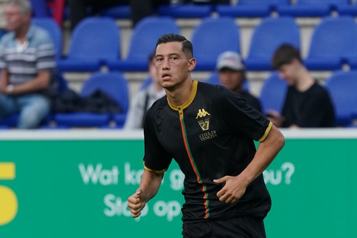 ZWOLLE, NETHERLANDS - JULY 28: Jay Idzes of FC Venezia looks on during the pre-season friendly match between PEC Zwolle and Venezia FC at the MAC³PARK stadion on July 28, 2023 in Zwolle, Netherlands (Photo by Jeroen Meuwsen/BSR Agency/Getty Images)