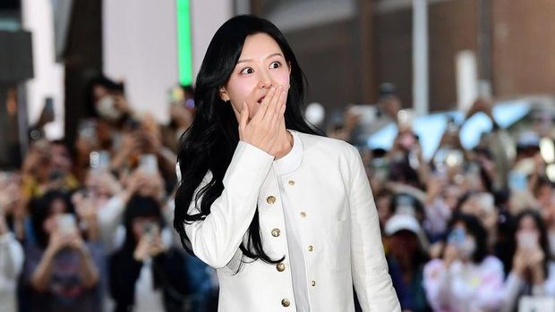 Kim Soo Hyun Datang ke Pesta Jelang Episode Terakhir 'Queen of Tears'