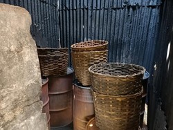 Ketua RT di Jaksel Cerita Banyak Warga Batuk gegara Asap Pabrik Arang