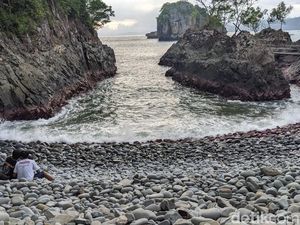 Pesona Lembah Watu Pawon, Hidden Gem di Pantai Kuyon Trenggalek Pesona Lembah Watu Pawon, Hidden Gem di Pantai Kuyon Trenggalek