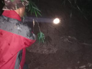 Dua Rumah Tertimbun Longsor di Ngawen Gunungkidul hingga Ambruk Dua Rumah Tertimbun Longsor di Ngawen Gunungkidul hingga Ambruk