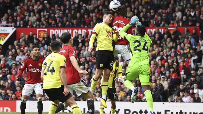 Burnleys Zeki Amdouni (top) and Manchester Uniteds Aaron Wan-Bissaka fight for the ball during the English Premier League soccer match between Manchester United and Burnley at Old Trafford stadium in Manchester, England, Saturday, April 27, 2024. (AP Photo/Rui Vieira)