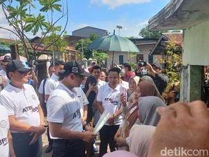 AHY Serahkan 50 Sertifikat PTSL dan 16 Tanah Wakaf ke Warga Gowa