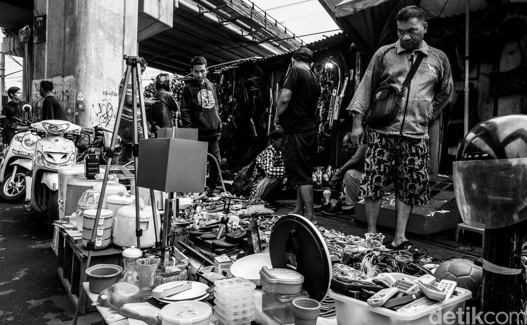 Mencari harta karun di tumpukan Loak.