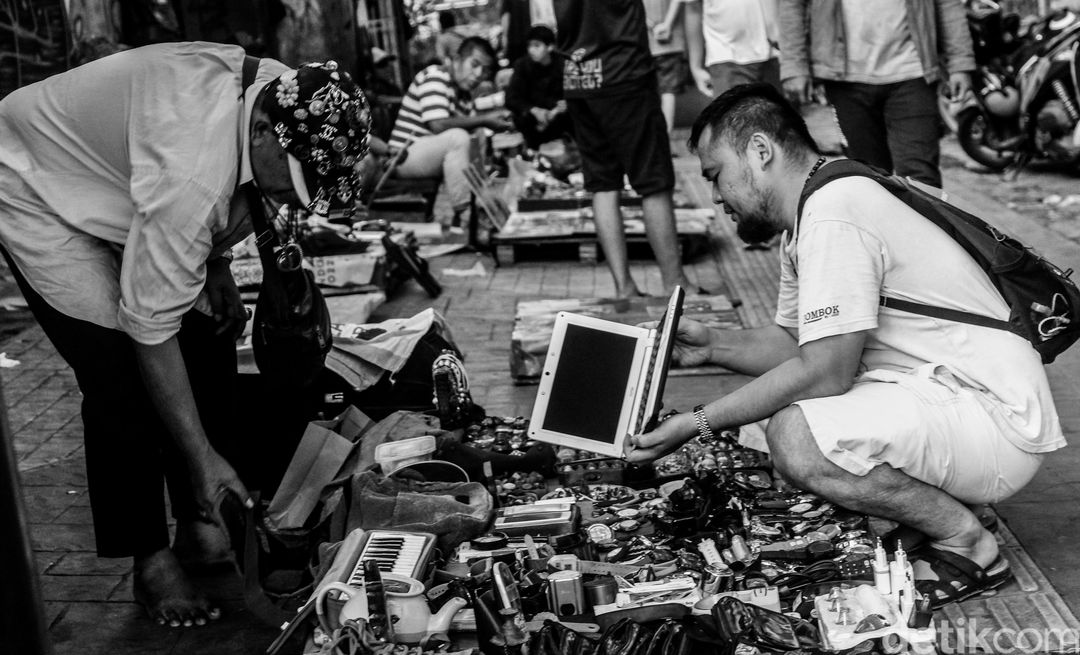 Mencari harta karun di tumpukan Loak.