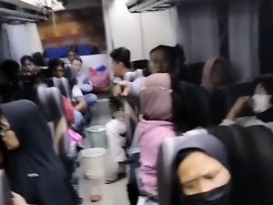 Bus Putra Remaja Ditembak OTK di Sumsel, Penumpang Panik Bus Putra Remaja Ditembak OTK di Sumsel, Penumpang Panik