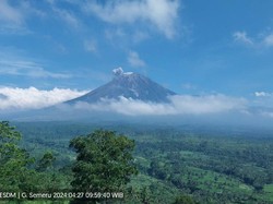 Dua Kali Gunung Semeru Erupsi Pagi Ini, Ketinggian 800 Meter dari Puncak