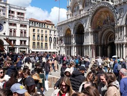 Venesia Perpanjang Tiket Harian Turis Sampai 2025