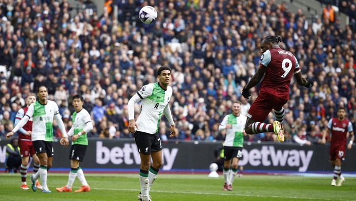 Soccer Football - Premier League - West Ham United v Liverpool - London Stadium, London, Britain - April 27, 2024 West Ham Uniteds Michail Antonio scores their second goal Action Images via Reuters/John Sibley NO USE WITH UNAUTHORIZED AUDIO, VIDEO, DATA, FIXTURE LISTS, CLUB/LEAGUE LOGOS OR LIVE SERVICES. ONLINE IN-MATCH USE LIMITED TO 45 IMAGES, NO VIDEO EMULATION. NO USE IN BETTING, GAMES OR SINGLE CLUB/LEAGUE/PLAYER PUBLICATIONS.