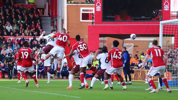 NOTTINGHAM, ENGLAND - APRIL 28:  Josko Gvardiol of Manchester City opens the scoring during the Premier League match between Nottingham Forest and Manchester City at City Ground on April 28, 2024 in Nottingham, England.(Photo by Copa/Getty Images)