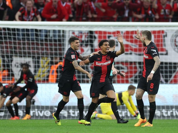 LEVERKUSEN, GERMANY - APRIL 27: Amine Adli of Bayer Leverkusen celebrates scoring his team's first goal with teammate Robert Andrich of Bayer Leverkusen during the Bundesliga match between Bayer 04 Leverkusen and VfB Stuttgart at BayArena on April 27, 2024 in Leverkusen, Germany. (Photo by Lars Baron/Getty Images)