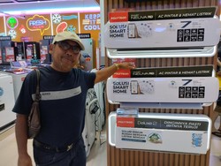 Pria Ini Senang Borong AC di Transmart Full Day Sale, Hemat Rp 3 Jutaan