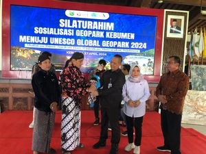 Bupati Minta Promosi Geopark Kebumen Digencarkan Bupati Minta Promosi Geopark Kebumen Digencarkan
