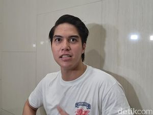 EL Rumi Selalu Menghindari Bicara Kedekatan dengan Elsa Japasal EL Rumi Selalu Menghindari Bicara Kedekatan dengan Elsa Japasal