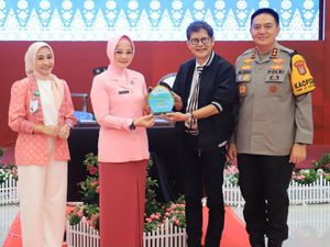 Bhayangkari Polda Riau Gandeng dr Boyke Cegah LGBT, Ayah Wajib Tahu Nih Bhayangkari Polda Riau Gandeng dr Boyke Cegah LGBT, Ayah Wajib Tahu Nih