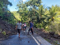 Jalan Penghubung Antardesa di Sinjai Tertimbun Longsor, Alat Berat Dikerahkan