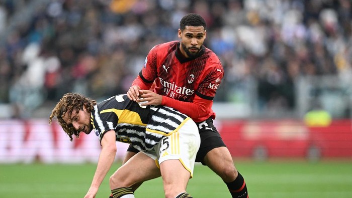 Soccer Football - Serie A - Juventus v AC Milan - Allianz Stadium, Turin, Italy - April 27, 2024 Juventus Adrien Rabiot in action with AC Milans Ruben Loftus-Cheek REUTERS/Daniele Mascolo