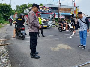 Nekat Terobos Palang Perlintasan, Kakek di Sragen Tertabrak KA Logawa Nekat Terobos Palang Perlintasan, Kakek di Sragen Tertabrak KA Logawa