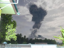 Gunung Ibu di Halmahera Erupsi, Tinggi Abu Vulkanik Capai 3,5 Km