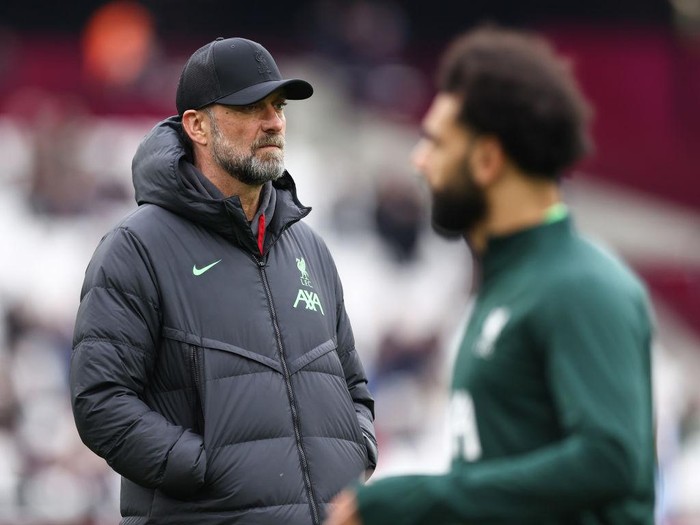 LONDON, ENGLAND - APRIL 27: Liverpool manager Jurgen Klopp and Mohamed Salah of Liverpool during the Premier League match between West Ham United and Liverpool FC at London Stadium on April 27, 2024 in London, England.(Photo by Jacques Feeney/Offside/Offside via Getty Images)