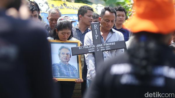 Potret Haru Pemakaman Joko Pinurbo di Sleman