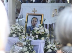 Penyair Joko Pinurbo Dimakamkan Berdekatan dengan Sang Ayah