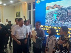 AHY Serahkan 7 Sertifikat Tanah Rp 2,9 T di Makassar, Ada Karebosi-TPA Antang