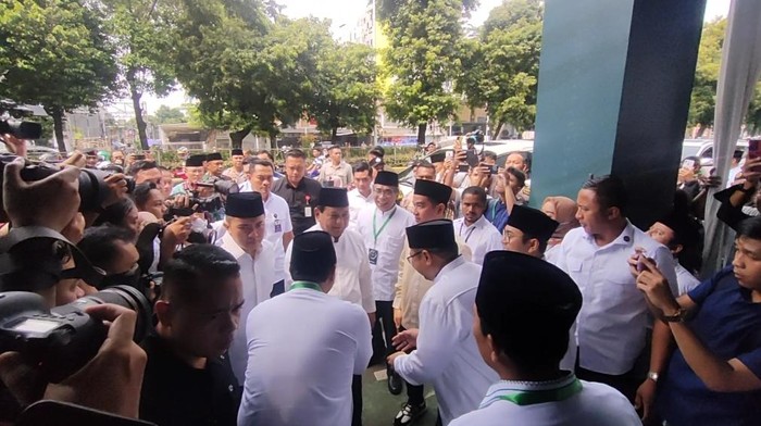 Prabowo Subianto dan Gibran Rakabuming Raka hadiri halalbihalal PBNU.