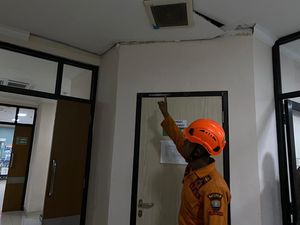 Dinding RSUD Sumedang Retak Imbas Gempa M 6,2 Garut Dinding RSUD Sumedang Retak Imbas Gempa M 6,2 Garut