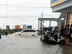 Viral Banjir Bikin Puluhan Sepeda Motor Mogok di Palabuhanratu