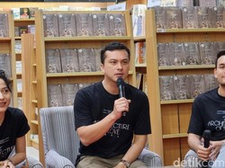 Cerita Pemain Film The Architecture of Love Hadapi Udara Dingin New York