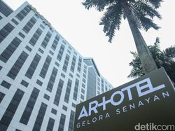 Paus Fransiskus Gelar Misa Akbar di GBK, Hotel di Jakarta Full Senyum