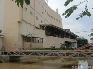 Mengenang Kejayaan Bioskop Babah Dewi Indramayu yang Kini Jadi Toserba Mengenang Kejayaan Bioskop Babah Dewi Indramayu yang Kini Jadi Toserba