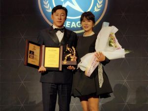 Most Pop: Gaya Istri Shin Tae Yong yang Dipuji Cantik dan Awet Muda Most Pop: Gaya Istri Shin Tae Yong yang Dipuji Cantik dan Awet Muda
