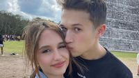 Lengket Kayak Perangko! 7 Pose Cinta Laura dengan Arya Vasco